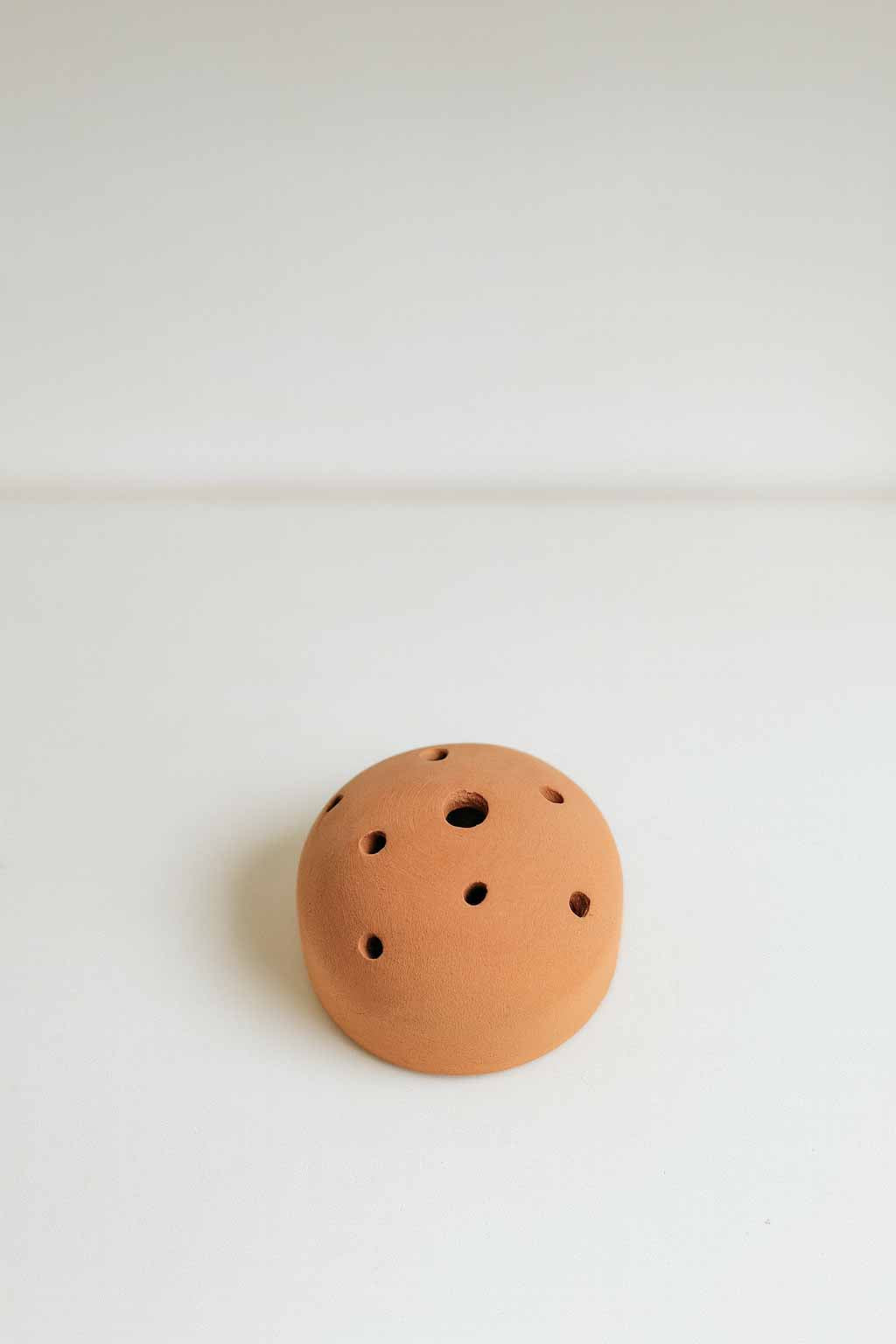 clay-flower-frog-Ikebana-stem-holder