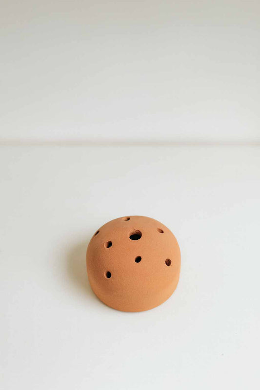 clay-flower-frog-Ikebana-stem-holder