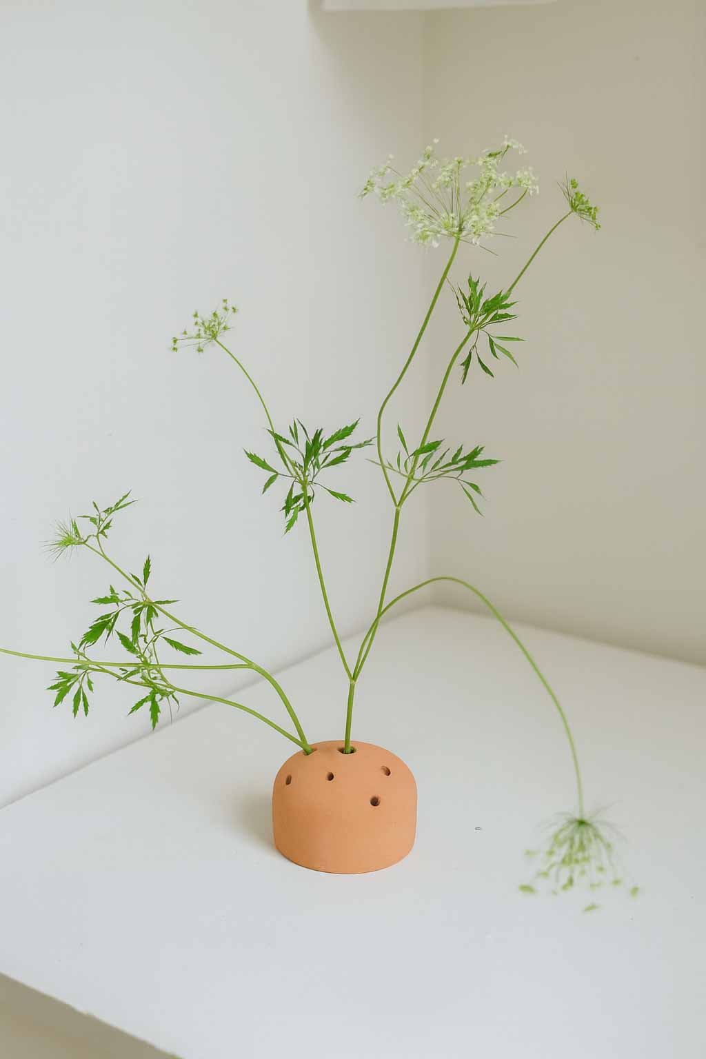 clay-flower-frog-Ikebana-stem-holder