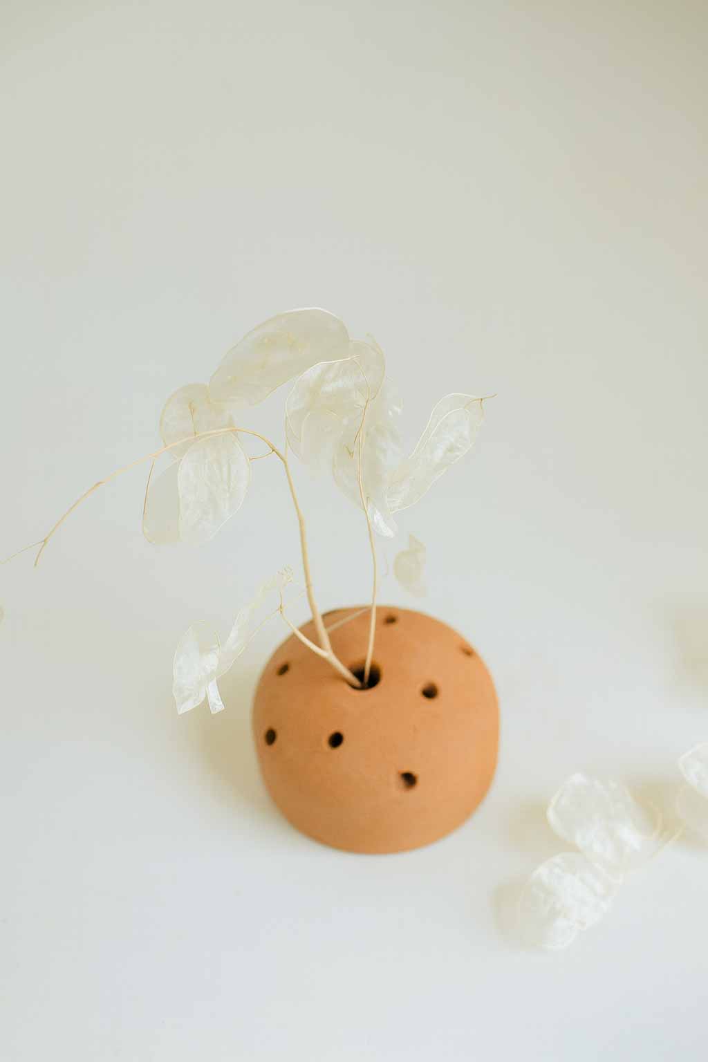 clay-flower-frog-Ikebana-stem-holder